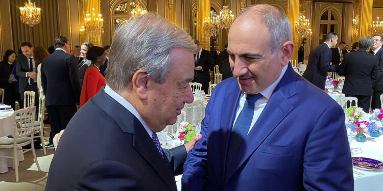 Նիկոլ Փաշինյանը ներկա է գտնվել Էմանուել Մակրոնի անունից տրված պաշտոնական ընթրիքին