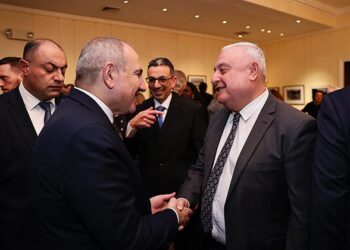 «Կյանքի խոսք» աղանդավորական կազմակերպության ղեկավար Արթուր Սիմոնյանի և Նիկոլ Փաշինյանի ջերմ ձեռքսեղմումը