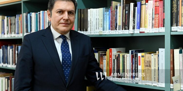 «Փորձում ենք չարձագանքել Ադրբեջանից հնչող ցավալի հռետորաբանությանը միայն մեկ պատճառով». ԱԳ փոխնախարար