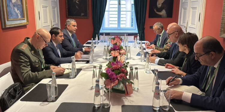 Պապիկյանն ու Իտալիայի պաշտպանության նախարարը քննարկել են պաշտպանության բնագավառում համագործակցությանն առնչվող մի շարք հարցեր