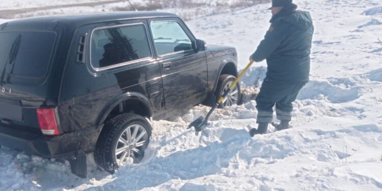 Փրկարարներն արգելափակումից դուրս են բերել 12 ավտոմեքենա