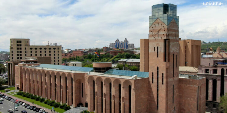 Հայտնի է՝ ովքեր են այսօր Երևանի քաղաքապետարանից ձերբակալվածները