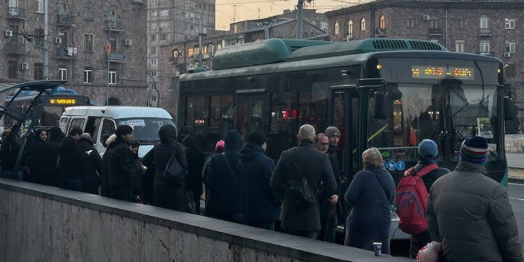 «Ի՞նչ են ուզում, դուրս գա՞նք մեր երկրից, դատարկ Հայաստանը տանք իրե՞նց, ինչի՞ համար, չեմ վճարելու 150 դրամ». քաղաքացի