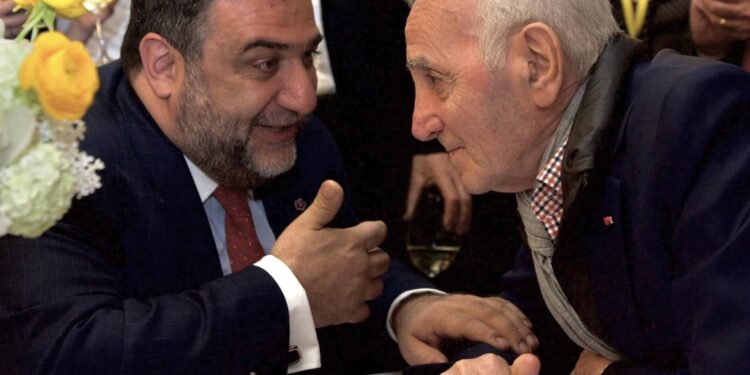 Կոչ ենք անում անհապաղ միջոցներ ձեռնարկել՝ դադարեցնելու Ռուբեն Վարդանյանի նկատմամբ քաղաքական հետապնդումը․ «Ազնավուր» հիմնադրամ