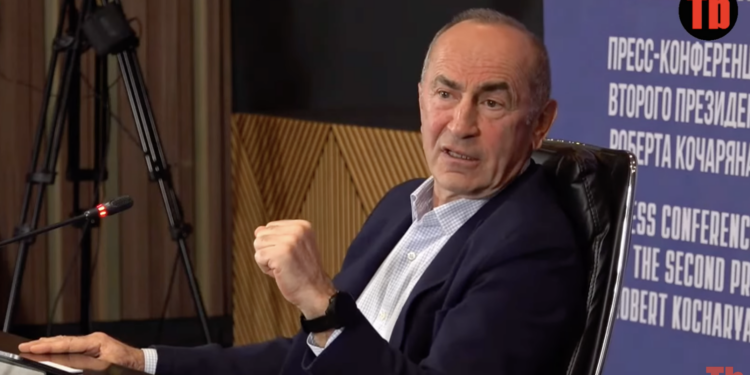 Քոչարյանի ծաղրը. խալադիլնիկից են թղթերը հանում, 6 նախարար փոխես, կարող ա մեկի տրուսիկում լինի. տեսանյութ