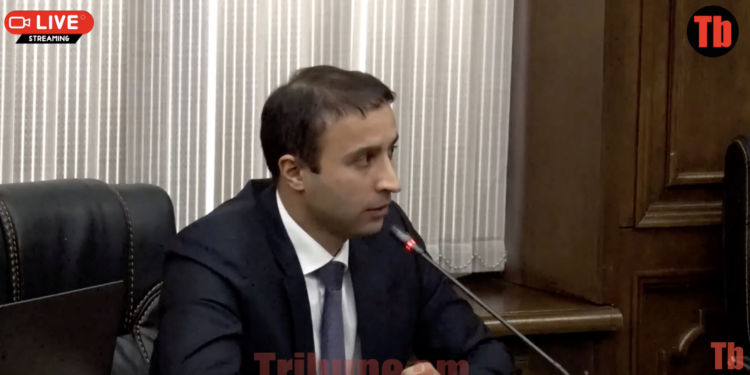 Տնտեսվարողները ծափահարում են վարչապետի նախկին օգնականին. տեսանյութ