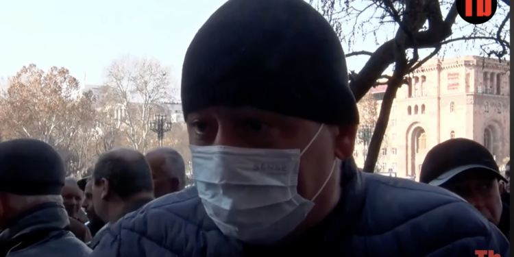 Ոստիկանը դուբինկով խփում էր, ասում էր՝ լա՛վ եմ անում. Դուբայը նո՞ր եք տեսել, ա՛յ չտեսներ,ողորմելիներ. տեսանյութ