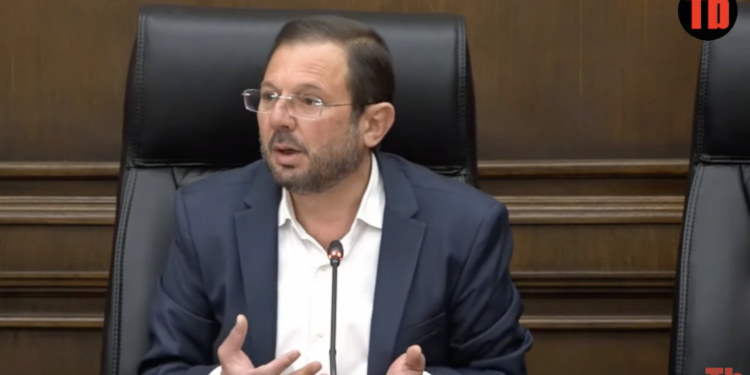 Մայրս դիտողություն է անում,թե շատ ես բորբոքվում, ախր 30 տարվա մեր կյանքը գողացել են. Գեղամ Մանուկյան. տեսանյութ