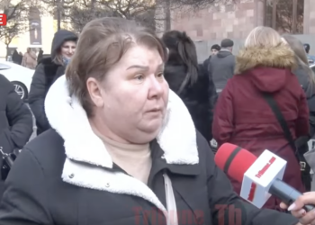 Մենք չլինենք՝ դուք սոված վնգստալու եք, սամալյոտով ֆռֆռում եք, ժողովրդին չոքած պահում. ցուցարար. տեսանյութ