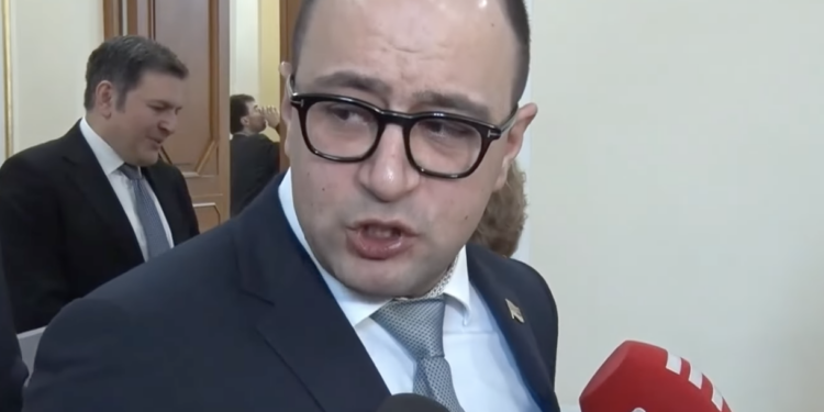 Ես դպրոցական չեմ, որ Փաշինյանի օդնոկլասսնիկիի ստատուսը մեկնաբանեմ. Մամիջանյան. տեսանյութ