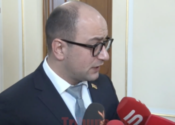 Հյուրերի մոտ կեղտոտ լվացքը հանում եք ու խայտառակու՞մ ռեսպուբլիկան, ինչպես Փոստանջյանը. տեսանյութ