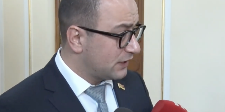 Հյուրերի մոտ կեղտոտ լվացքը հանում եք ու խայտառակու՞մ ռեսպուբլիկան, ինչպես Փոստանջյանը. տեսանյութ