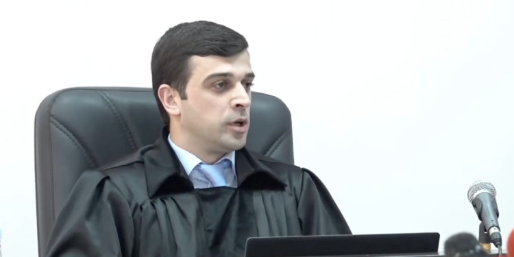 Լարված իրավիճակ․ Մի ժպտա, մարմնաշարժում մի արա, մի շնչի-արտաշնչի. տեսանյութ