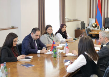 ՏԿԵ նախարարն ու Չեխիայի դեսպանը քննարկել են Երևան-Պրահա ուղիղ չվերթեր սկսելու անհրաժեշտությունը