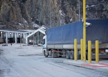 Վերին Լարս տանող ճանապարհը բացվեց բեռնատարների համար