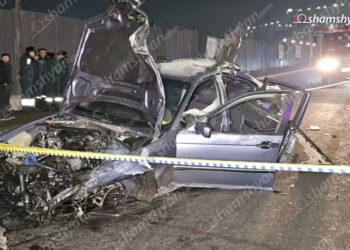 Երևանում «BMW»-ն կոտրել է երկաթե էլեկտրասյունն ու հայտնվել ճանապարհի մեջտեղում. կա 3 տուժած