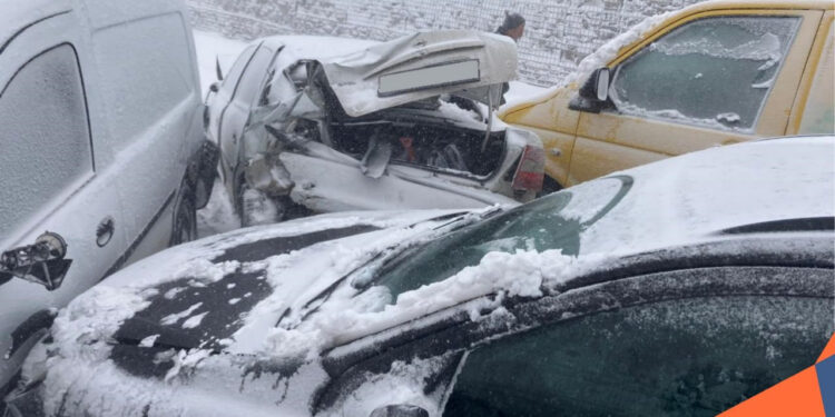 Բախվել է մոտ 20 տրանսպորտային միջոց