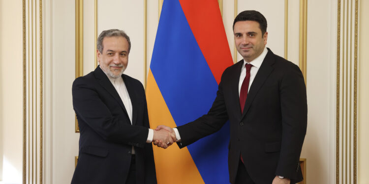 «Բարեկամ Իրանի հետ փոխադարձ հարգանքի ու վստահության վրա կառուցված երկկողմ հարաբերությունները մեծ կարևորություն ունեն ՀՀ-ի համար». Ալեն Սիմոնյանը՝ Արաղչիին