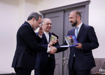 ԱԳՆ-ում կայացել է Արաղչիի գրքի հայերեն թարգմանության շնորհանդեսը, նախաբանը գրել է Արարատ Միրզոյանը