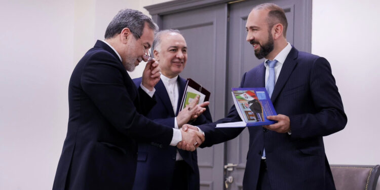 ԱԳՆ-ում կայացել է Արաղչիի գրքի հայերեն թարգմանության շնորհանդեսը, նախաբանը գրել է Արարատ Միրզոյանը