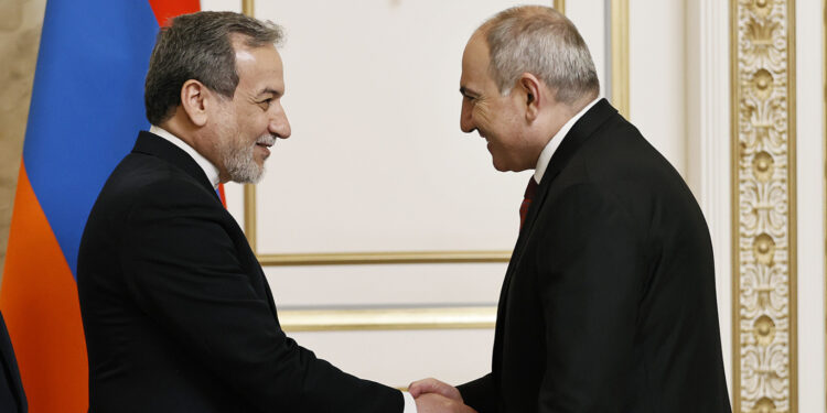 «Հայաստանի և Իրանի միջև հարաբերությունները հիմնված են բնական շահերի վրա». Փաշինյանը՝ Արաղչիին