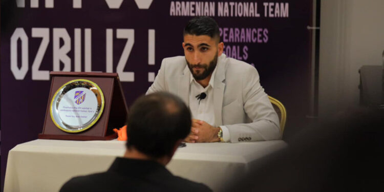 «Այսքան ժամանակ լռել եմ, բայց էլ չեմ լռելու, որովհետև դուք մեր ֆուտբոլը քանդում եք». Արաս Օզբիլիս