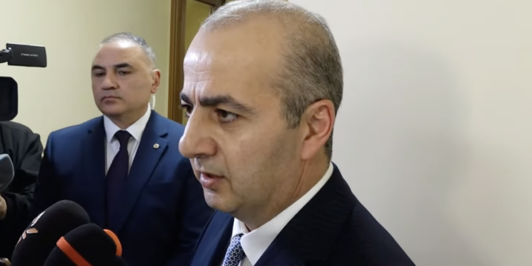 ԱԱԾ տնօրենը Գերիների և անհայտ կորածների հարցով սահմանին կայացած հանդիպումից հետո հանդիպել է ծնողներին, մանրամասներ հաղորդել