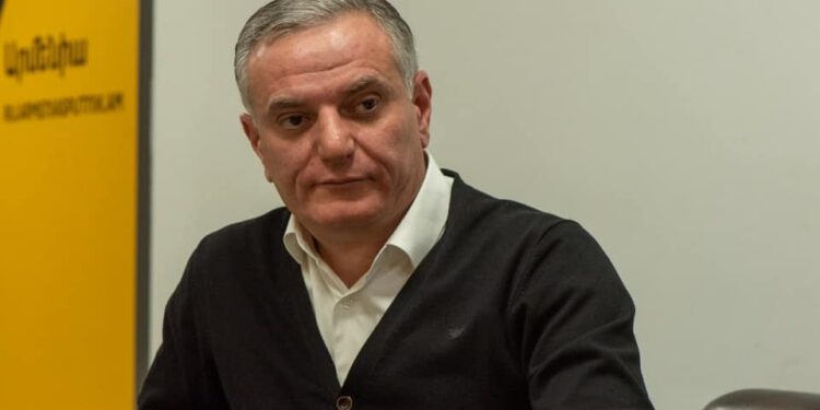 «Վերջին շրջանում ստեղծված ցանկացած «նոր ուժի» կափարիչը բարձրացնում ես՝ տակից կամ նոր Սահակաշվիլի է երևում, կամ նոր Զելենսկի, կամ էլ նոր՝ ավելի վատ Նիկոլ». Արտակ Զաքարյան