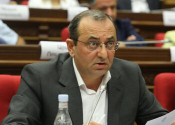 «Եթե գործող Սահմանադրությամբ ինքը վարչապետ չէ, բա ո՞վ է, ուզուրպատո՞ր, արդեն ընդունո՞ւմ է». Արծվիկ Մինասյան