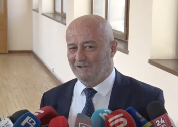 Ինձ գիշերը 12-ին զանգում են` հայհոյում, ես պատասխանում եմ. Աղազարյան. տեսանյութ