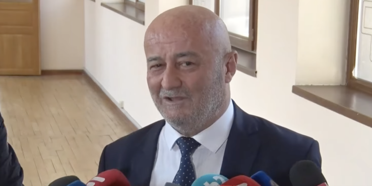 Ինձ գիշերը 12-ին զանգում են` հայհոյում, ես պատասխանում եմ. Աղազարյան. տեսանյութ