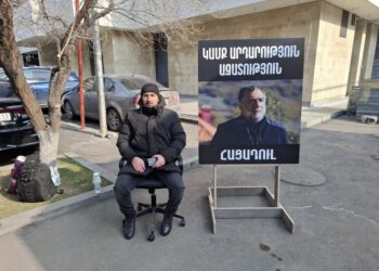 Լևիկ Խաչատրյանը ՄԱԿ-ի գրասենյակի դիմաց անժամկետ հացադուլ է հայտարարել