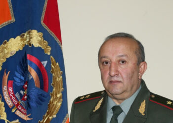 Դատախազությունը պահանջում է 4․5 մլրդ դրամ բռնագանձել ԳՇ նախկին պետ Մովսես Հակոբյանից ու ՊՆ մեկ այլ պաշտոնյայից