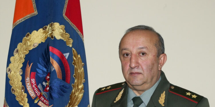 Դատախազությունը պահանջում է 4․5 մլրդ դրամ բռնագանձել ԳՇ նախկին պետ Մովսես Հակոբյանից ու ՊՆ մեկ այլ պաշտոնյայից