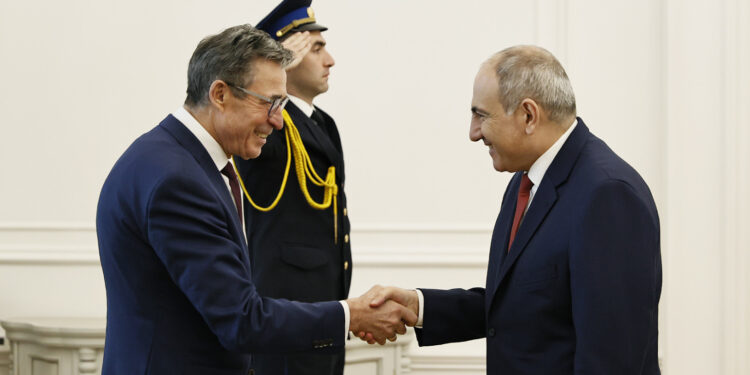 Փաշինյանը ՆԱՏՕ-ի նախկին գլխավոր քարտուղարի հետ քննարկել է տարածաշրջանային զարգացումները