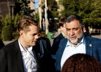 «Ռուբե՛ն, իմ սիրելի՛ ընկեր, դու մեզ պետք ես ուժեղ և մեր կողքին կանգնած․ խնդրում եմ, դադարեցրու հացադուլը, եկ միասին շարունակենք հանուն արդարության այս պայքարը»․ Նիկոլա Ազնավուր