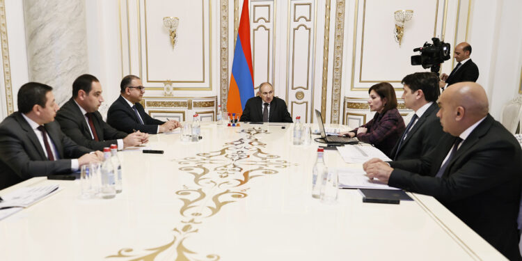 Փաշինյանի գլխավորությամբ քննարկվել է առողջապահական հաստատությունների կառուցման ծրագրերի ընթացքը