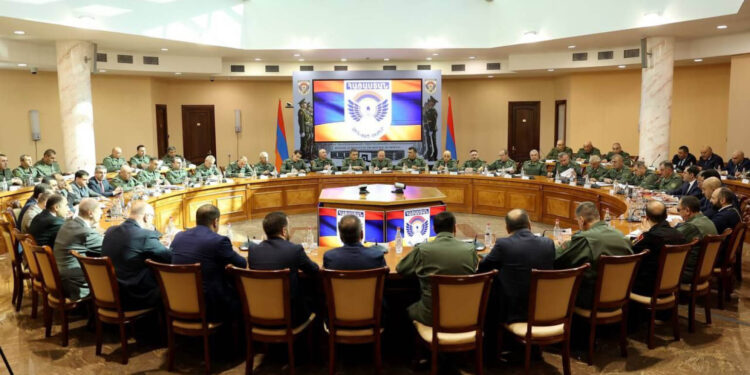 Պապիկյանի գլխավորությամբ տեղի է ունեցել պաշտպանության նախարարին կից կոլեգիայի նիստ