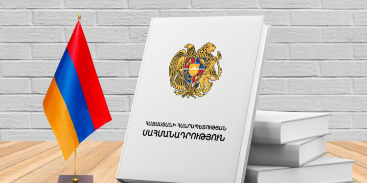 Սահմանադրությունը փոխելուն դեմ է քաղաքացիների ավելի քան 59.6%-ը, մի քանի դրույթին կողմ՝ 18,4%-ը. հարցում