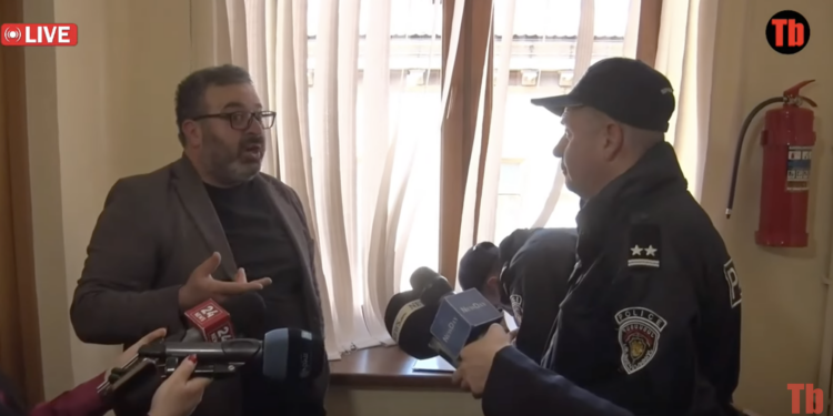 Նոր միջադեպ՝ ԱԺ-ում. ոստիկաններն եկել են ԱԺ՝ Գառնիկ Դանիելյանի ծխած այքոսի համար. տեսանյութ