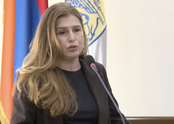 Սովետի պոլիտբյուրոն է, ձեզ ծափ մի տվեք, տհաճ է. Իզաբելլա Աբգարյան. տեսանյութ