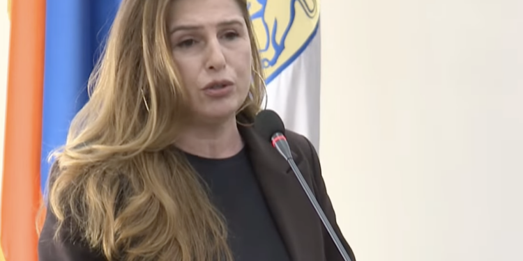 Սովետի պոլիտբյուրոն է, ձեզ ծափ մի տվեք, տհաճ է. Իզաբելլա Աբգարյան. տեսանյութ