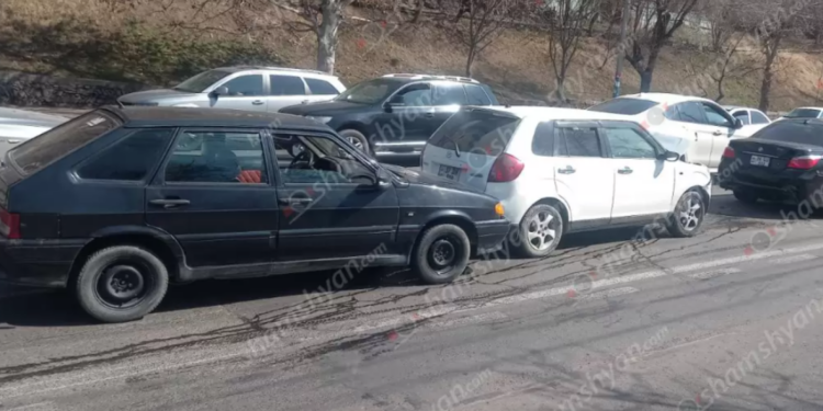 Շղթայական ավտովթար՝ Երևանում. բախվել է 4 մեքենա