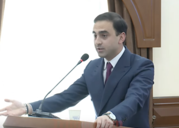 Ավինյանը հունից դուրս եկավ. 30 տարի դուք սենց բա՞ն էիք տեսել. տեսանյութ