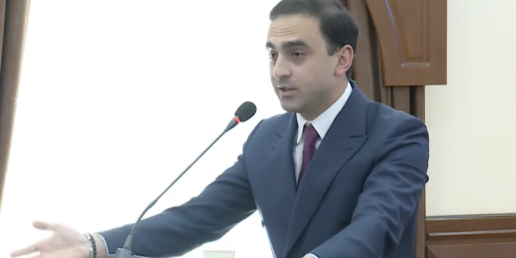 Ավինյանը հունից դուրս եկավ. 30 տարի դուք սենց բա՞ն էիք տեսել. տեսանյութ