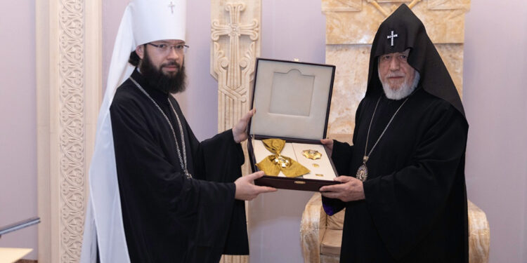 Վեհափառին է փոխանցվել «Մոսկվայի Միտրոպոլիտ Սուրբ Ալեքսի» առաջին կարգի շքանշանը