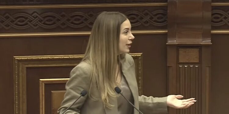 Թքում եք վրան, ասում եք համբալ, մուննաթ եք գալիս, էս ի՞նչ վերաբերմունք է. Աննա Գրիգորյան. տեսանյութ