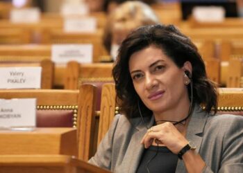 Աննա Հակոբյանն ազդում է պաշտոնյաների նյարդերի վրա․ «Հրապարակ»