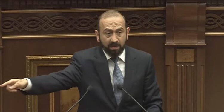 Ձե՞ռ են առնում, ու՞մ են հիմարի տեղ դնում, ինչքա՞ն կարելի ա ասել` Ղարաբաղը դուք հանձնեցիք. Արարատ Միրզոյան. տեսանյութ