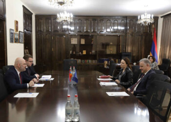 Շիրակի մարզպետը ԵՄ դեսպանի հետ քննարկել է փոխադարձ հետաքրքրություն ներկայացնող մի շարք հարցեր